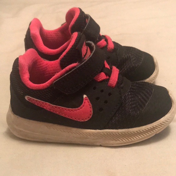 Nike Shoes!! 6c!! - Picture 4 of 8